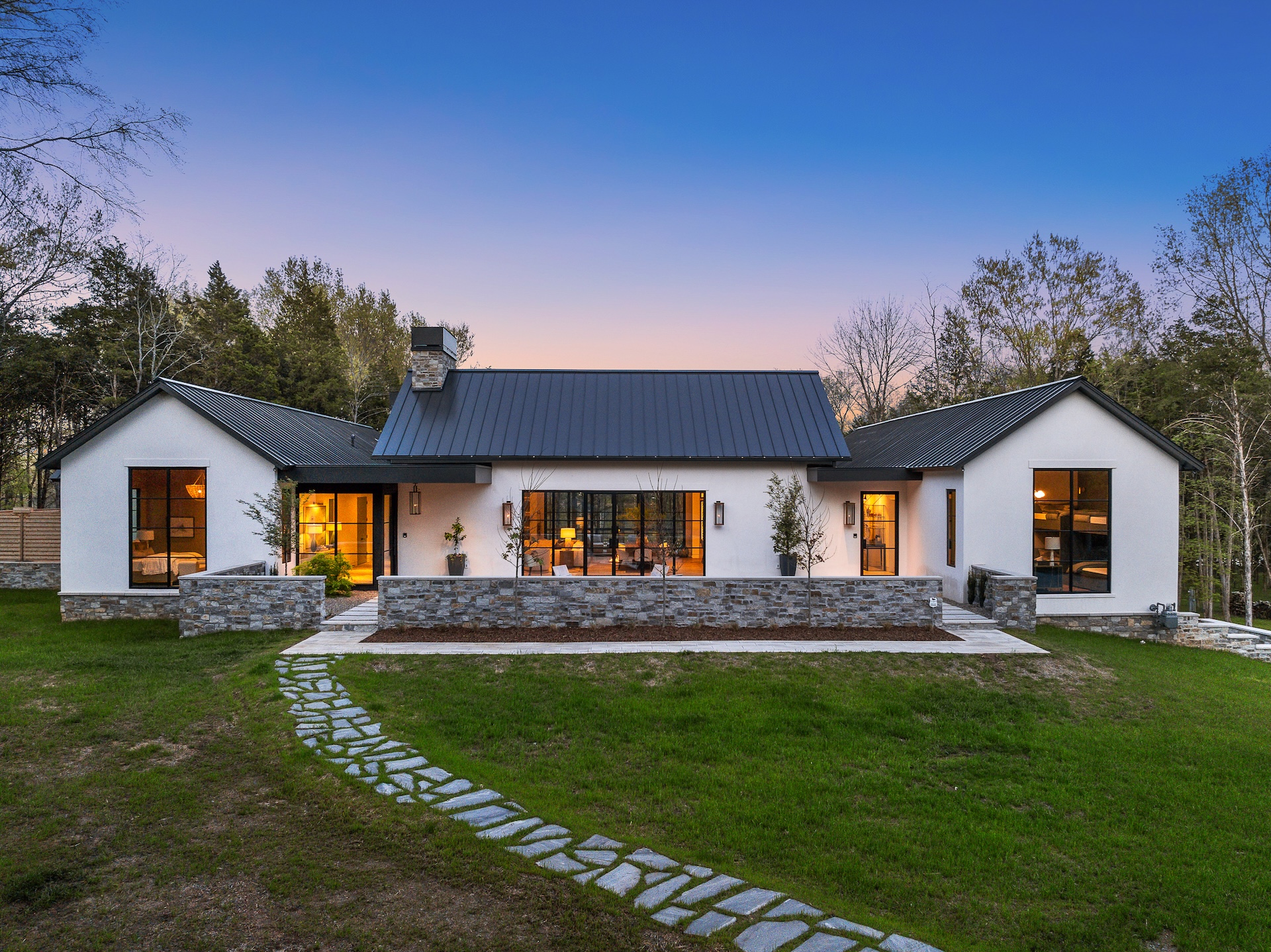 Selecting the Perfect Steel and Iron Doors to Harmonize with Your Home’s Architecture